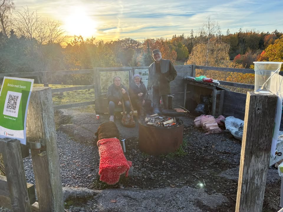 Första korvsugna deltagarna i väsenvandringen.
